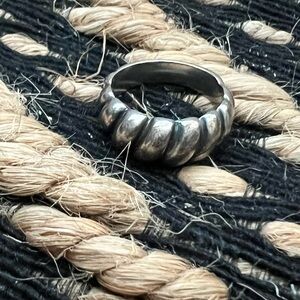 Retired James Avery Ribbon Dome Ring 6.5